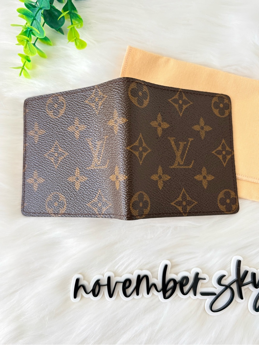 Louis Vuitton Monogram Canvas Men's Bifold Wallet - Picture 5 of 14